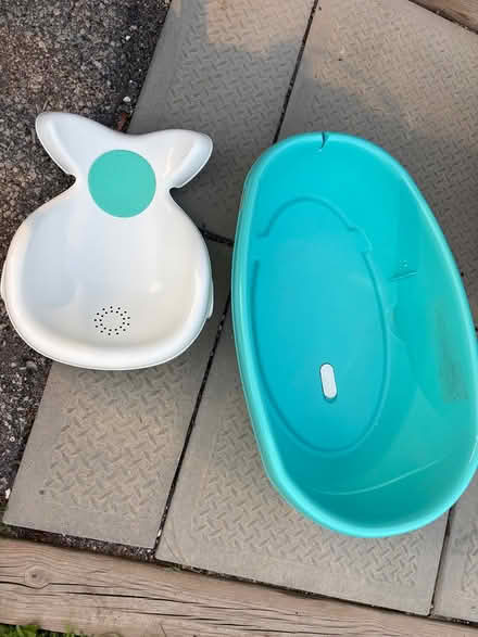 Photo of free Baby bathtub with removable insert (L5L 5P5) #2