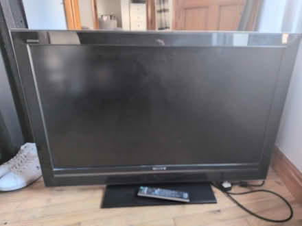 Photo of free 40" Sony TV (Rishton BB1) #1