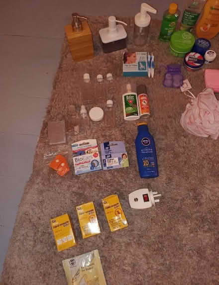Photo of free Collection of toiletries and make-up (Bruntsfield EH10) #4