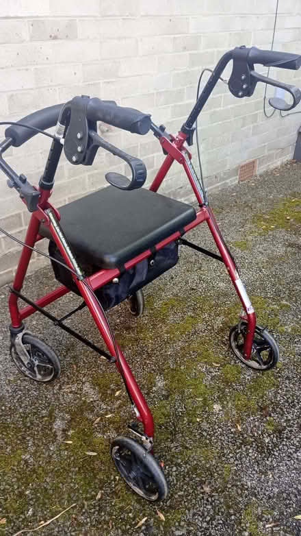 Photo of free Walker with seat But the brakes don't work! (Nether Edge S11) #2