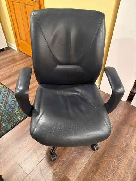 Photo of free Swivel desk chairs (Roselle, Il) #3