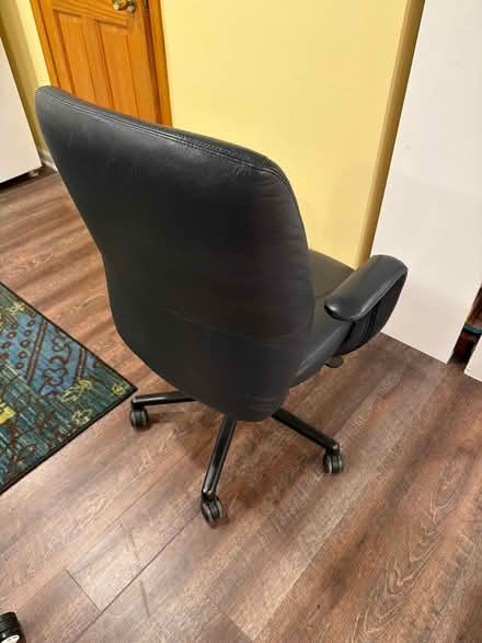 Photo of free Swivel desk chairs (Roselle, Il) #4