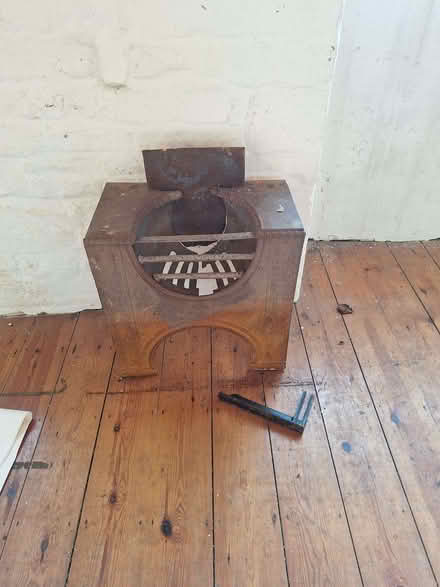 Photo of free cast iron fire (Hyde GL6) #1