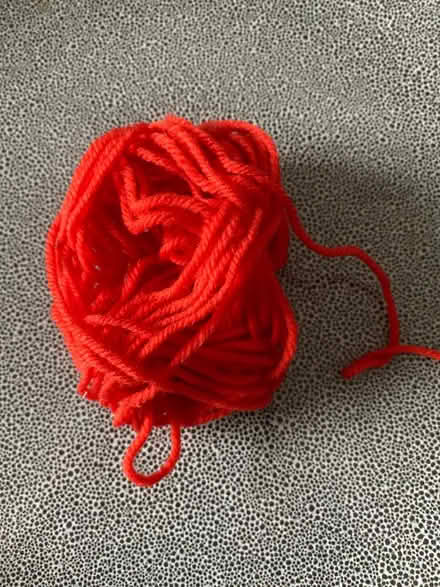 Photo of Red or black wool (DE56 belper) #1