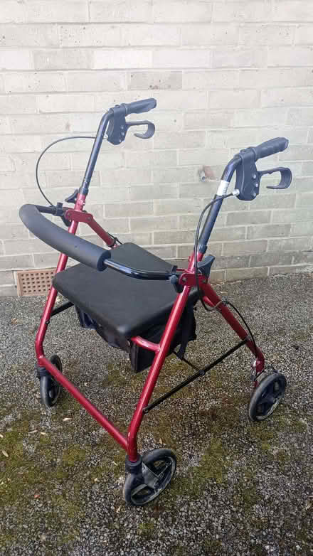 Photo of free Walker with seat But the brakes don't work! (Nether Edge S11) #1