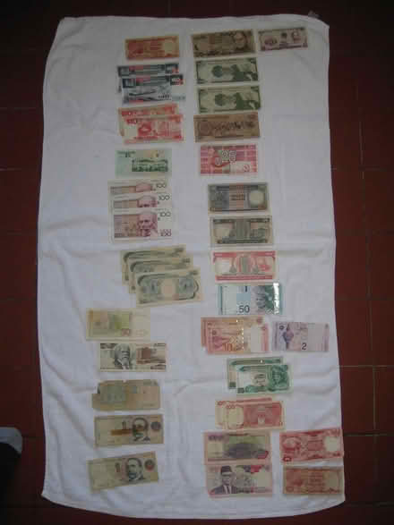Photo of free Collectors: old currency notes (Cromer NR27) #1