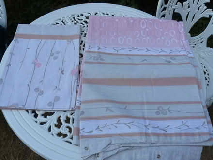 Photo of free Single duvet cover. Pink/beige abstract floral sections (Kempsey WR5) #1