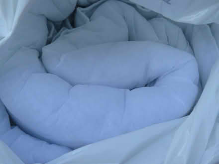 Photo of free Single bed size 4.5 tog duvet 135cm x 200cm (Kempsey WR5) #3