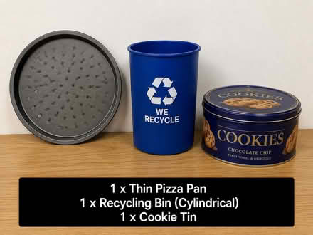 Photo of thin pizza pan, bin and cookie tin (hornchurch RM12) #1