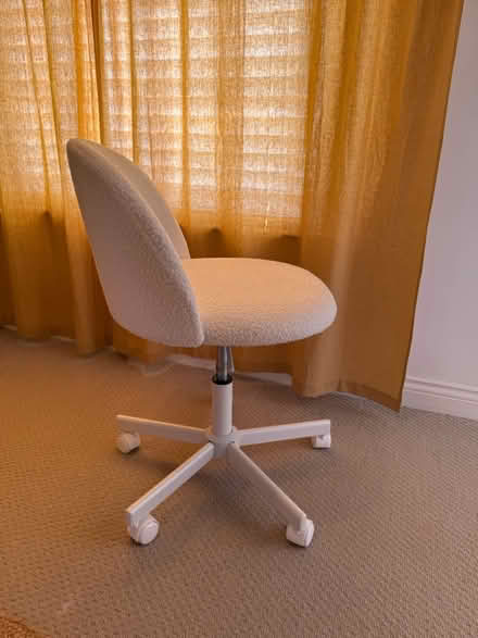 Photo of free Small Swivel Vanity Chair (LE7 Ratcliffe on the Wreake) #3