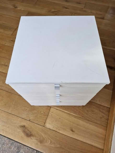 Photo of free Small bedside drawers (CH43 Upton) #1