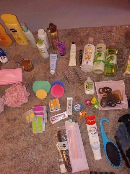 Photo of free Collection of toiletries and make-up (Bruntsfield EH10) #3