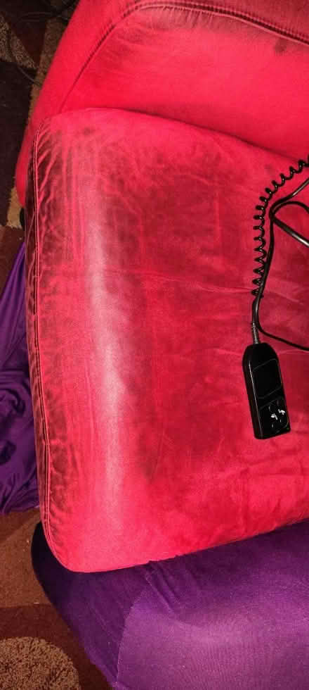 Photo of free Red electric recliner NO CORD (Largo near indian rocks) #4