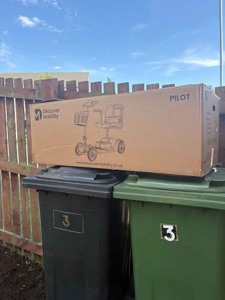 Photo of free large solid cardboard box (WF12 Chickenley / Dewsbury.) #2
