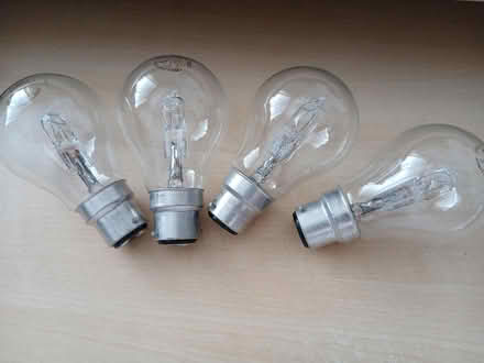 Photo of free 4 x 46w Halogen lightbulbs b22 bc (Chelsfield BR6) #1
