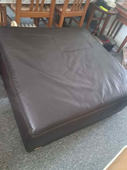 Photo of free Pouffe/ottoman with wheels (St. Martin's CT1) #3