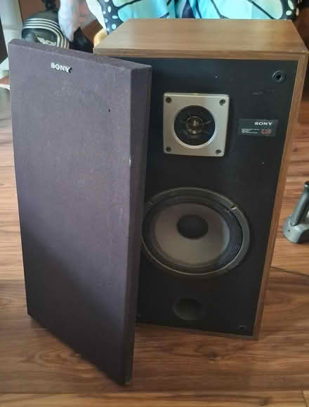 Photo of free sony ss e30 bookshelf speakers (Ringsend, Dublin 4) #1