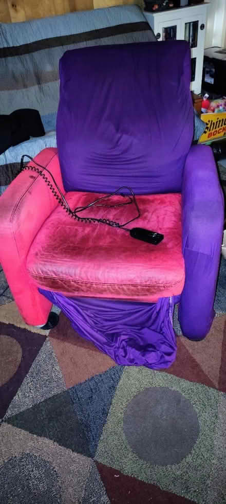 Photo of free Red electric recliner NO CORD (Largo near indian rocks) #1
