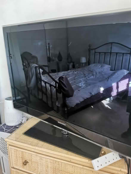 Photo of free Samsung 46 inch tv (KT3 new malden) #1