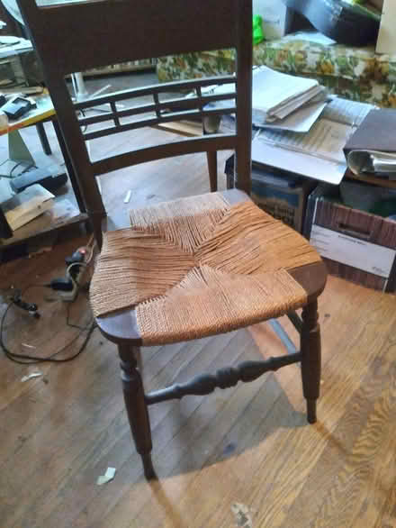 Photo of free Chair (Bloor & Spadina (downtown)) #1