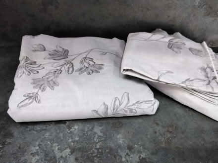Photo of free King Size grey duvet set double matching sheet (Delapre NN4) #1