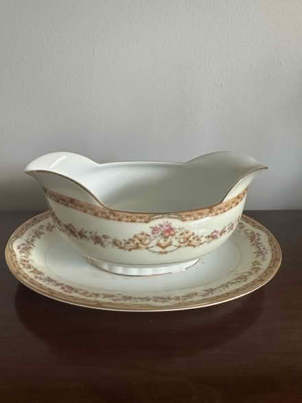 Photo of free China gravy boat (Burlington) #1
