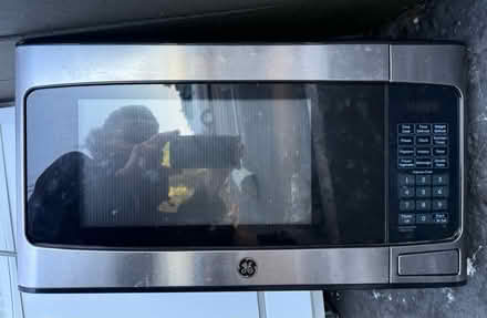 Photo of free GE microwave oven (1075 Valencia Avenue) #1