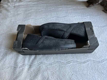 Photo of free Brand new size 7 slippers (Carshalton SM5) #1