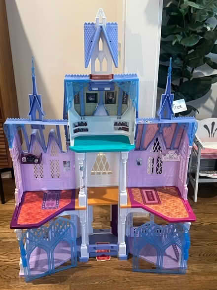 Photo of free Large play castle (903 Caruthers Avenue) #2