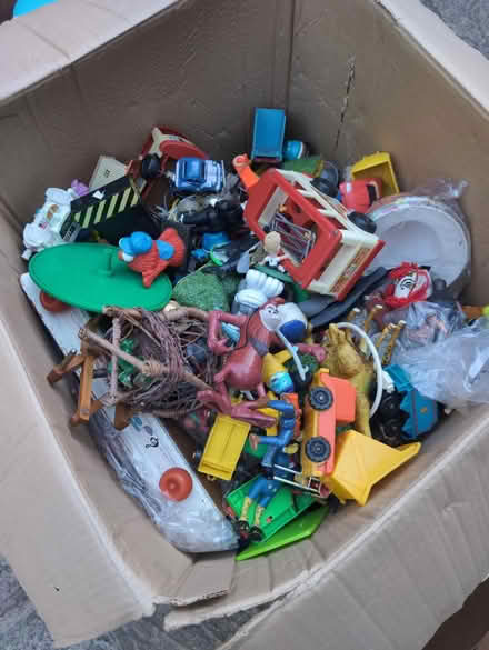 Photo of free Various kid items (Byfleet KT14) #1