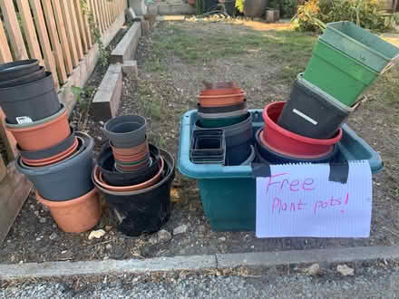 Photo of free Plastic flower pots (Ringwood BH24) #2