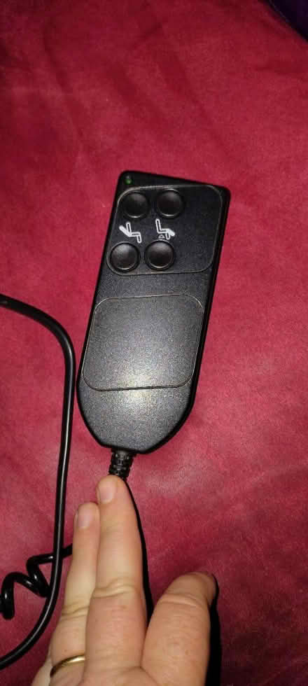 Photo of free Red electric recliner NO CORD (Largo near indian rocks) #3