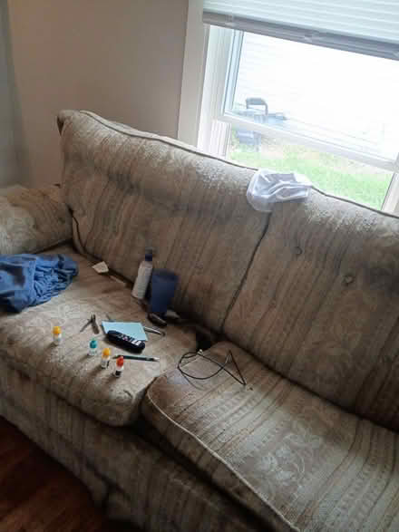 Photo of free to be gone by Saturday the 15 (1237 east Moore St) #2