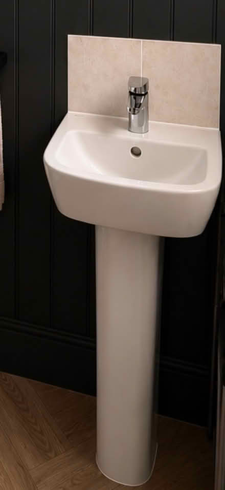 Photo of free Cloakroom pedestal wash hand basin (Copthorne RH10) #1