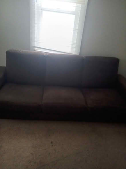 Photo of free to be gone by Saturday the 15 (1237 east Moore St) #3