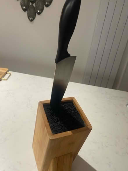 Photo of free Kitchen knife block (Reigate) #2