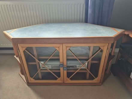 Photo of free TV cabinet (Sutton Hill TF7) #1