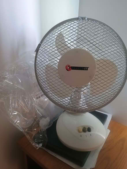 Photo of free Desktop Fan (broken blade) (Sale Moor M33) #1