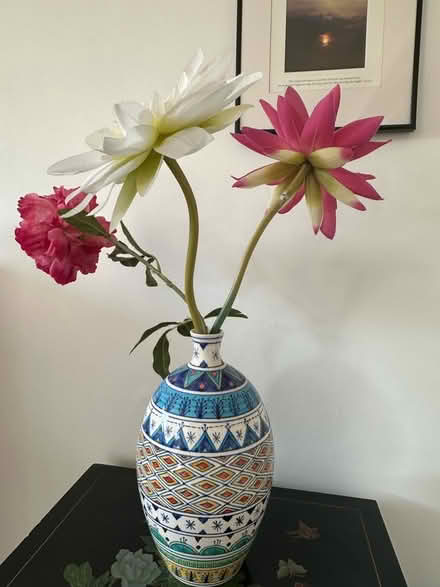 Photo of free Ceramic vase with flowers (Bramhall SK7) #1