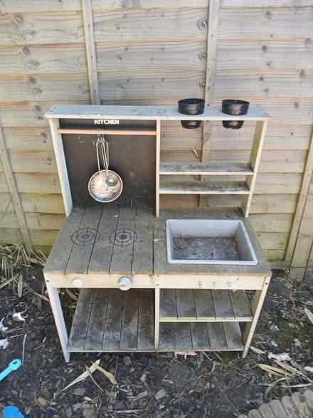 Photo of free Outdoors kids mud kitchen (Binfield RG42) #1