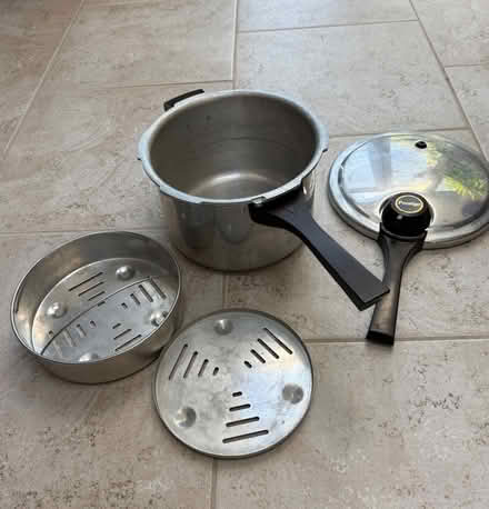 Photo of free Presure cooker (Ware SG12) #1