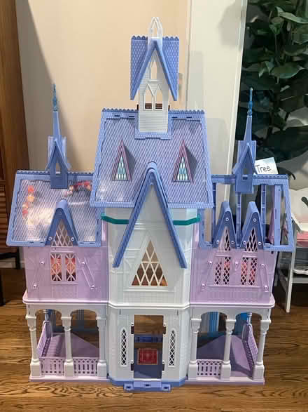 Photo of free Large play castle (903 Caruthers Avenue) #1