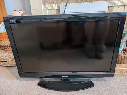 Photo of free 32" Sharpe Aquos tv (Shepshed LE12) #1