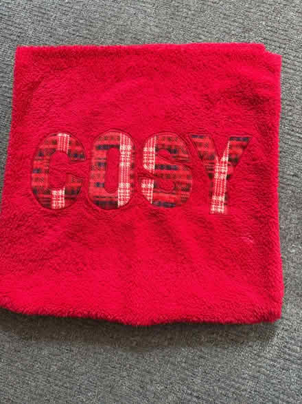 Photo of free Large Throw, 2 Cushion covers and double fitted sheet (Strandtown BT4) #3