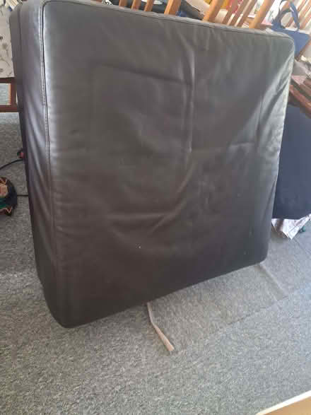 Photo of free Pouffe/ottoman with wheels (St. Martin's CT1) #1