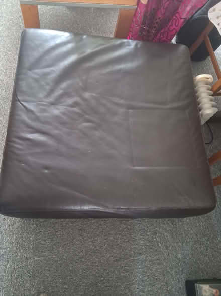 Photo of free Pouffe/ottoman with wheels (St. Martin's CT1) #2
