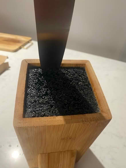 Photo of free Kitchen knife block (Reigate) #1