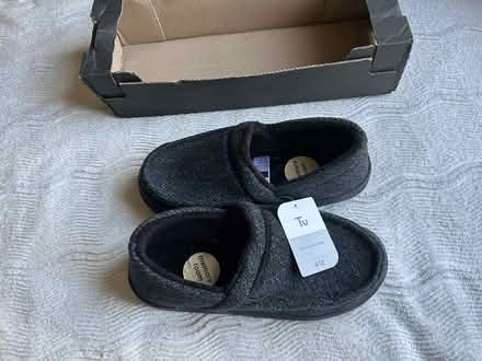 Photo of free Brand new size 7 slippers (Carshalton SM5) #2