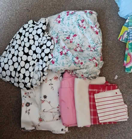 Photo of free White/Red/Pink Fabric Bundle (Combe Down BA2) #1