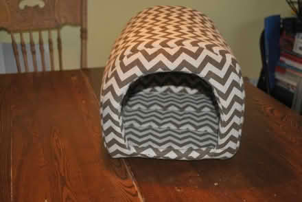 Photo of free Indoor Sturdy Cat House (gatineau ave & de bourgogne st) #2